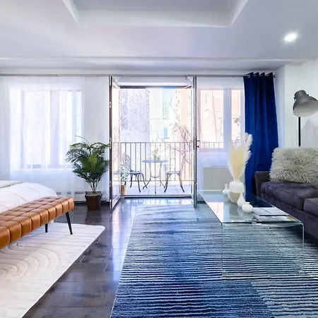 809-5B Luxury Studio With A Private Balcony